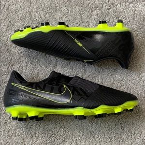 Nike Phantom Venom Academy FG Soccer Cleats. Sz 10